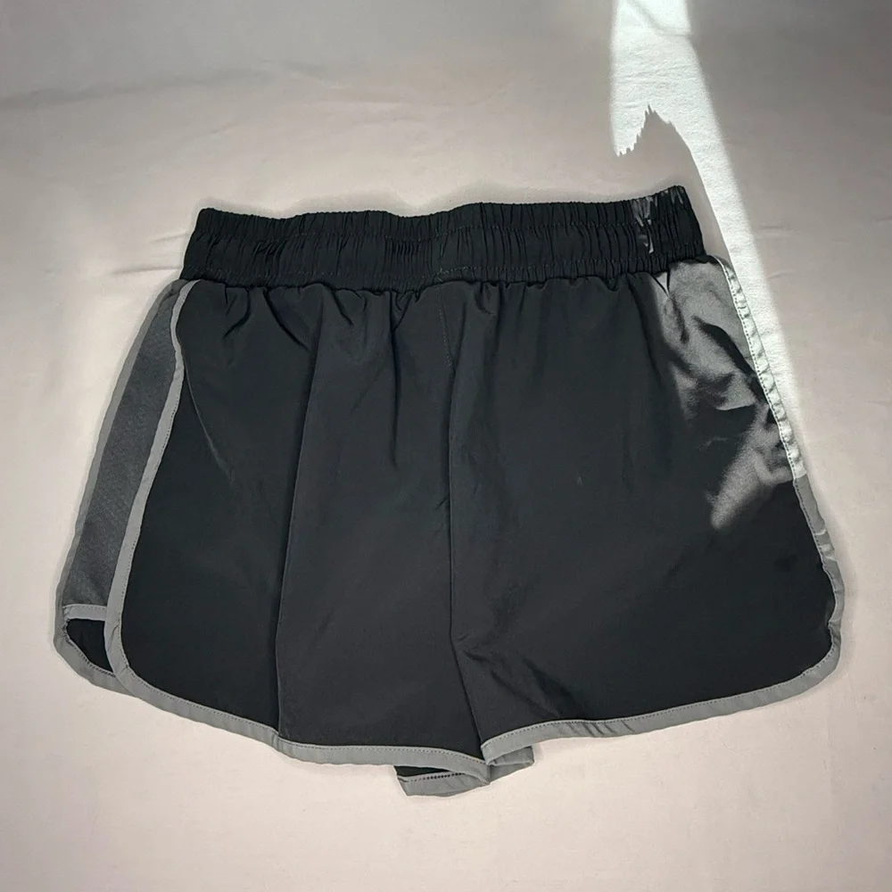 Reebok Women's Black and Gray Athletic Shorts – Women’s Large EUC